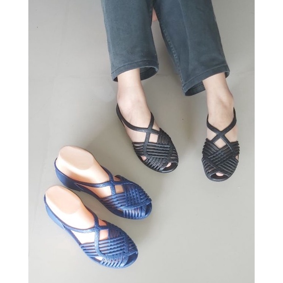 [EZN] Sepatu Sandal Karet Wanita Q2840 Karet Lentur Empuk Anti Selip 60