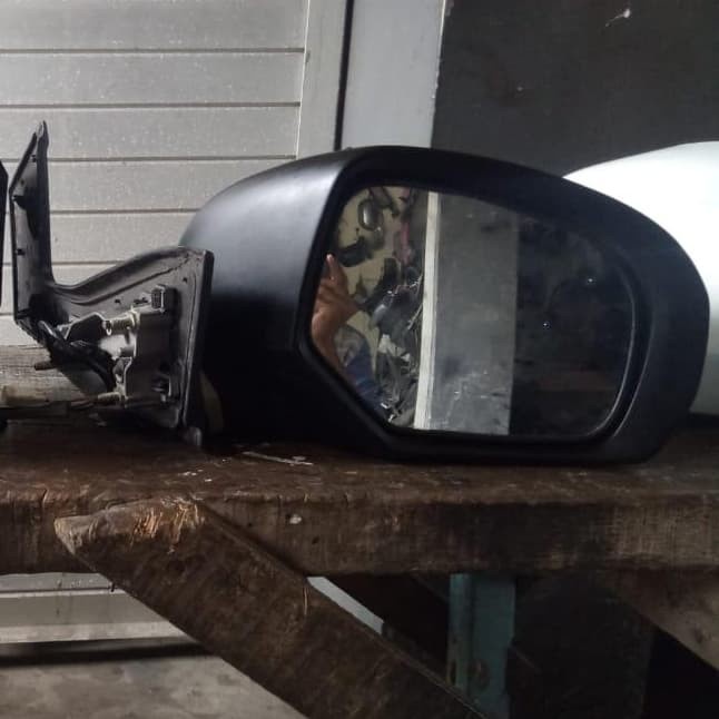 {Bekas} spion mobil Ertiga GX kanan - silver Murah