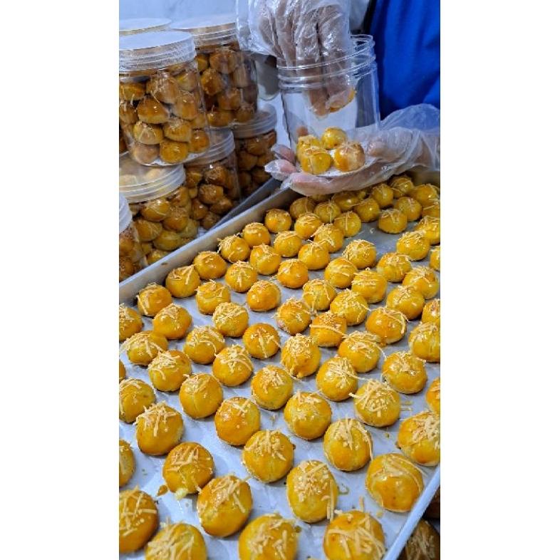 

HOT PROMO (BELI 1 TOPLES NASTAR GRATIS 1 KEMASAN POUCH KUE SEMPRIT/SAGU) KUE NASTAR KEJU BIBA SNACKS TOPLES UKURAN 600 ML