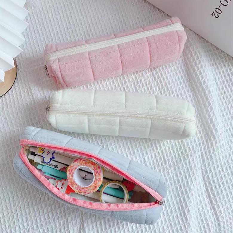 

8.8 [Big Sale] New! Gifu Fluffy Pencil Case / Kotak Pensil Empuk Premium Lembut / Kotak Pensil Bantal Aesthetic Korea / Kotak Pensil Premium Kotak Kotak New !!