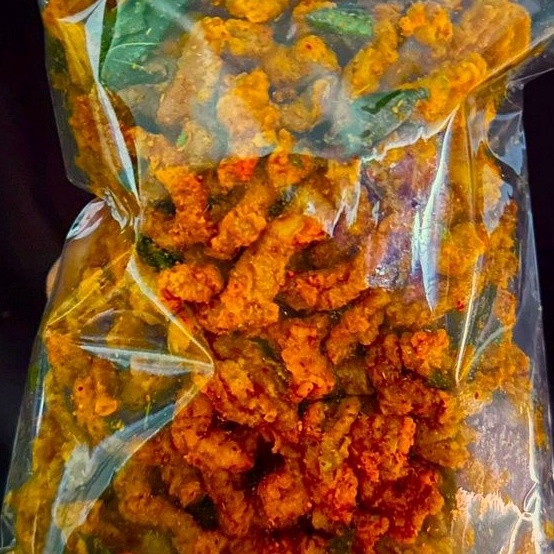 

☊↕⁑ KERIPIK USUS PEDAS DAUN JERUK 500GR KHAS NGABRET Produk