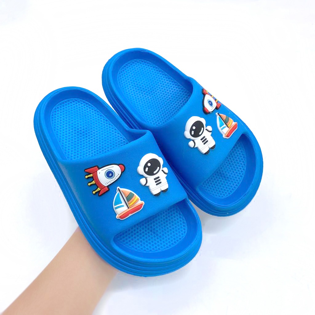 Sandal Selop Anak Laki-Laki Bahan Karet Anti Licin Kekinian Motif Lucu Terbaru Size 24-35