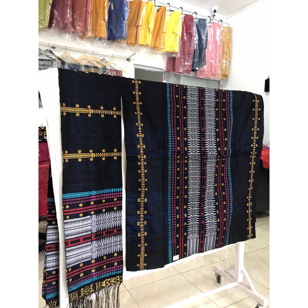 Sarung Tumtuman Tenun Tarutung Pucca Bintik Dasar Biru Hitam