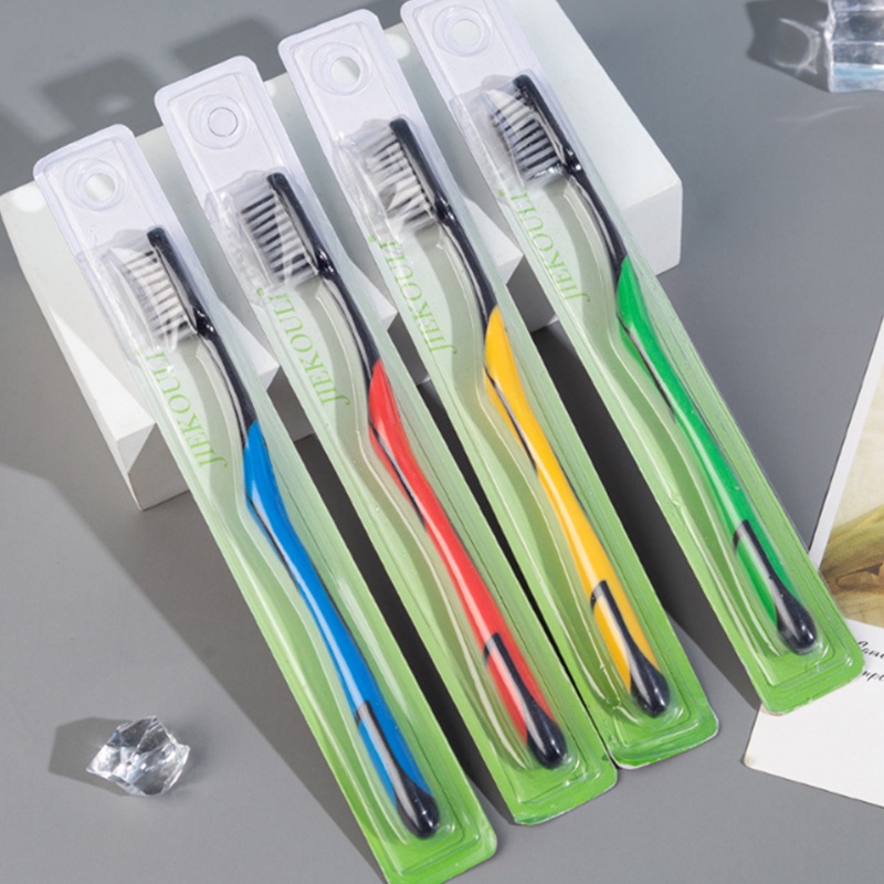 Sikat gigi lunak tunggal arang bambu Rambut campuran empat warna Pembersihan menyeluruh 360° dari karang gigi mulut Bulu lembut tidak menyebabkan ketidaknyamanan mulut