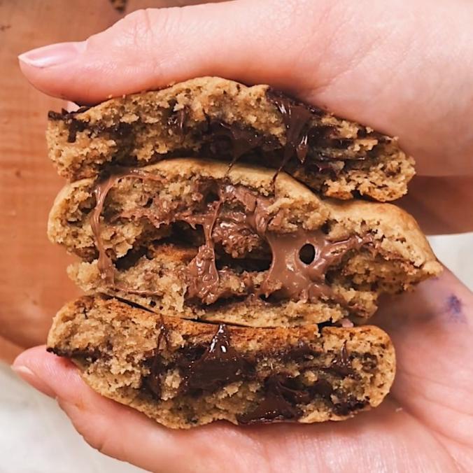 

Milk / Dark Chocolate Chip Cookie