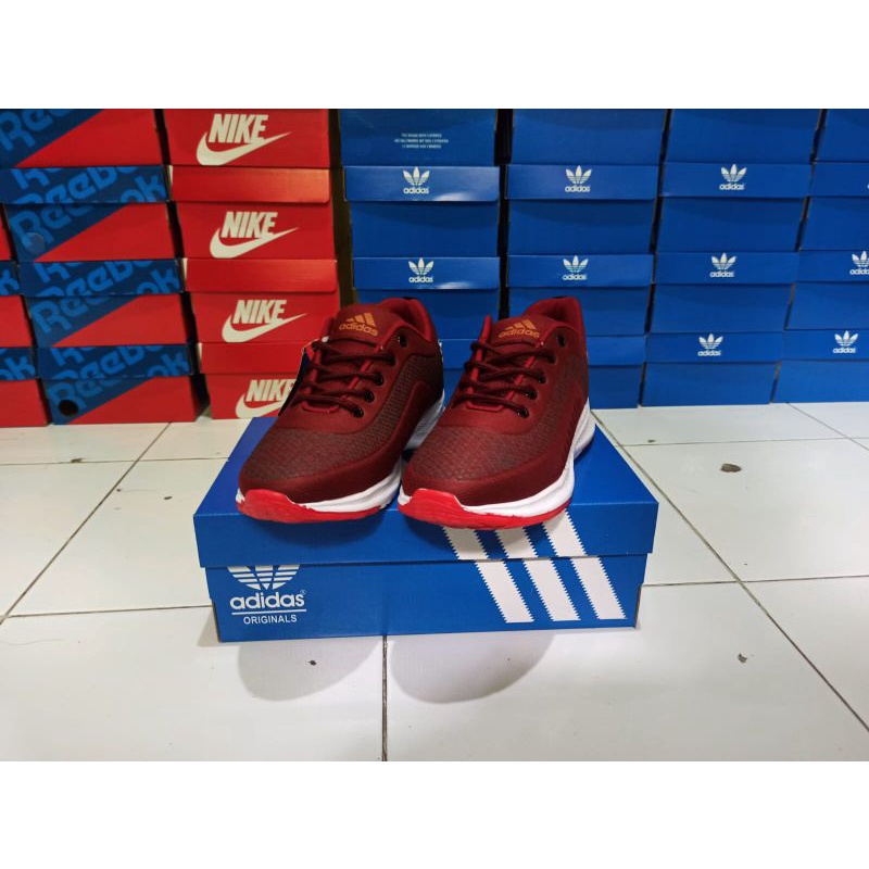 Sepatu Running Merah Maroon