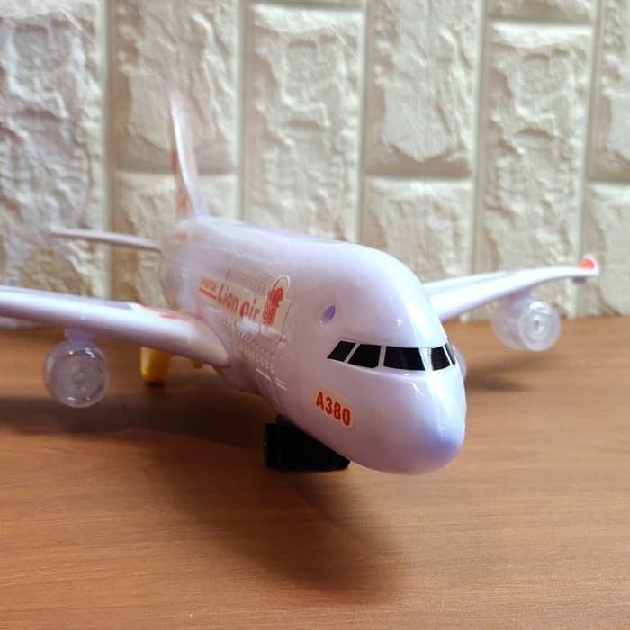 DISKON SPESIAL PESAWAT TERBANG MAINAN LION AIR BISA NYALA / DIECAST PESAWAT TERBANG TERBARU