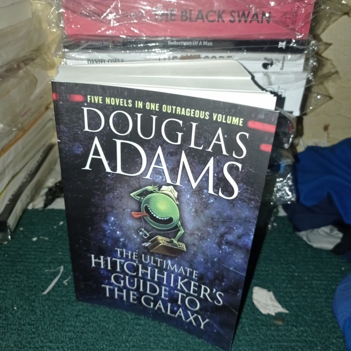 Terlaris The Ultimate Hitchhiker'S Guide To The Galaxy