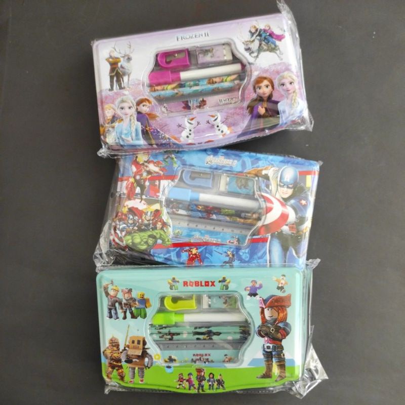 

Tempat Pensil / Kotak Pensil Kaleng Set Karakter AD064 Cowo Cewe