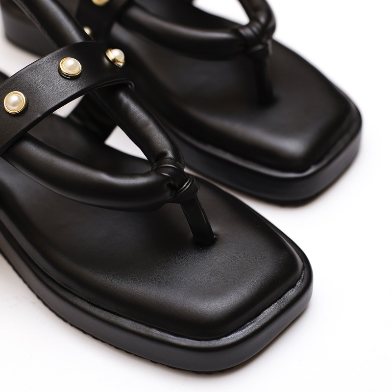 Muti series sandals