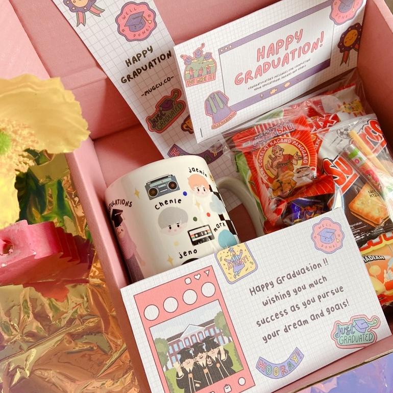 

Mug Gelas Custome/Mug Karakter Hampers Box Jajan Jadul/Hampers Mug Jajan Jadul/Hampers Wisuda Promo Best Seller!