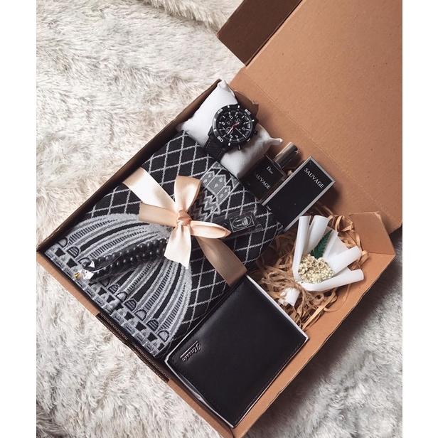 

Hampers Alat Sholat/Hampers Jam Tangan Cowok/Hampers Gift Box/Hampers Dompet /Kado Ulang Tahun Promo Best Seller!