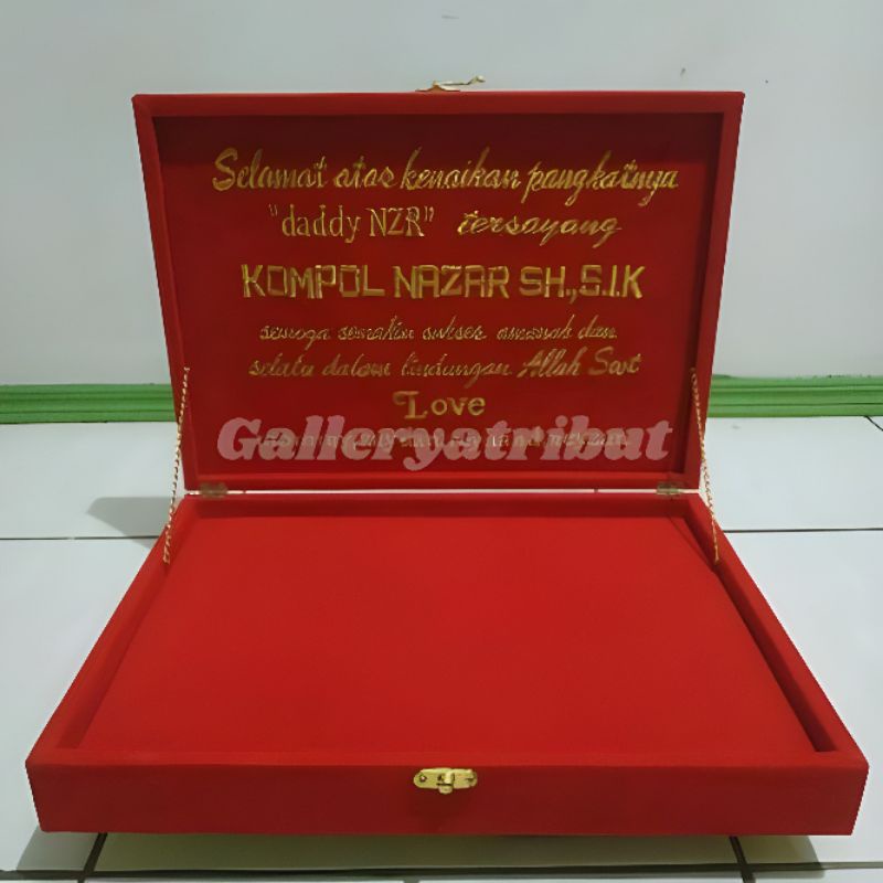 

box souvernir kotak pangkat polisi beludru ukuran 35x25