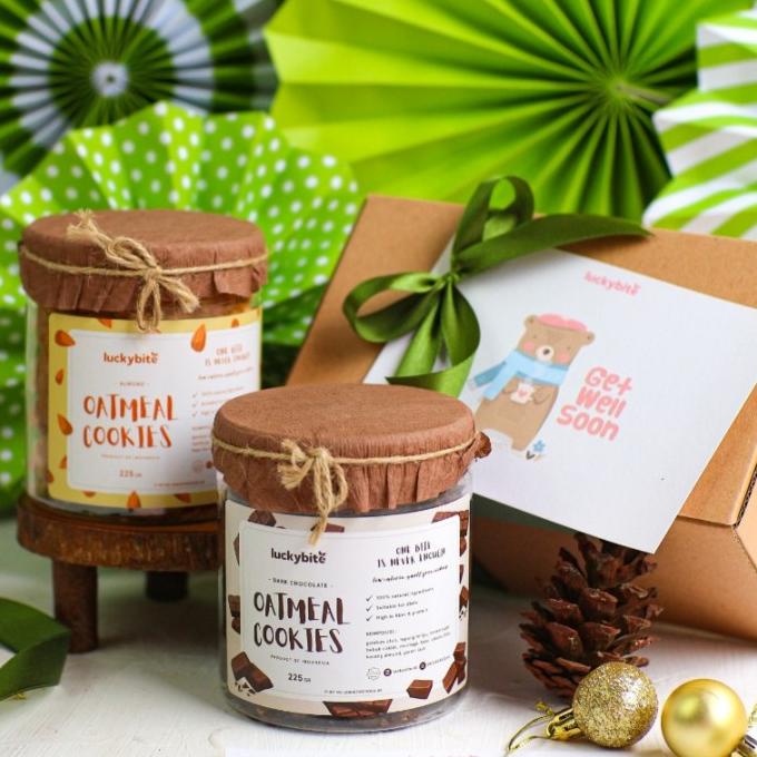 

Get Well Soon (GWS) Hampers - Cookies 2 Jar + Greeting Card + Pita