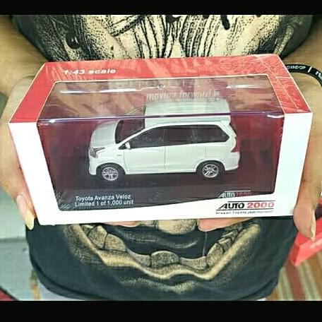 Miniatur Mobil Toyota Avanza Diecast Mobil Mobilan Anak Besi Murah