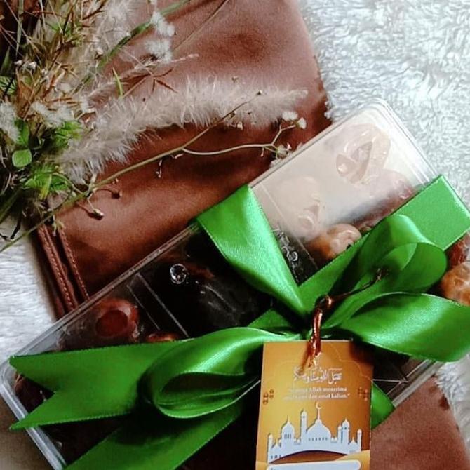 

Parcel hampers makanan kurma 3 in 1
