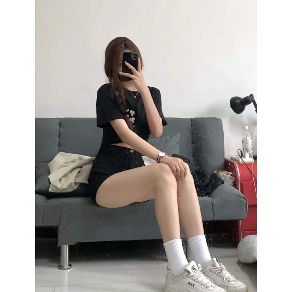 Red Hot Girl Jeans Wanita Pinggang Tinggi Elastis Pantat Tinggi Ramping Hitam Hot Pants Lurus Menari Celana Pendek Musim Semi dan Musim Panas Baru