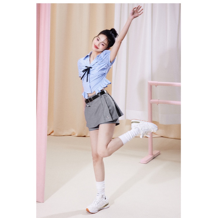 Red 2023 perguruan tinggi gaya hot gadis kemeja bergaris atas desain rasa pinggang slimming setelan rok lipit