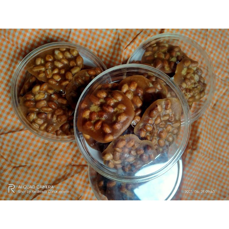 

Ampyang kacang/gula kacang