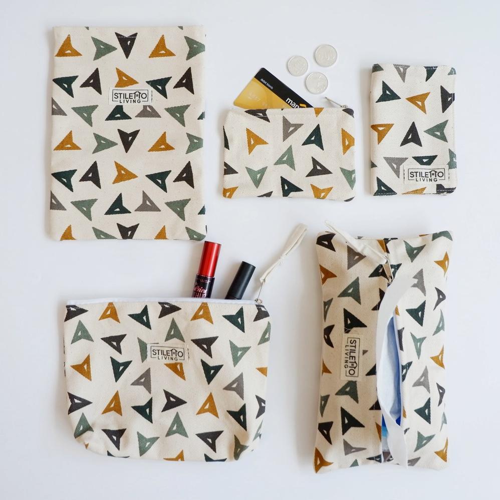 

Grosir Traveling Set Boomerang (Pouch/Book Sleeve/Tempat Tisu/Sampul Buku/Dompet)