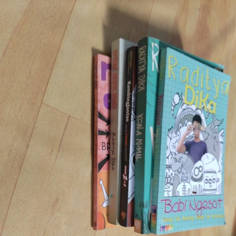 Buku Preloved Raditya Dika