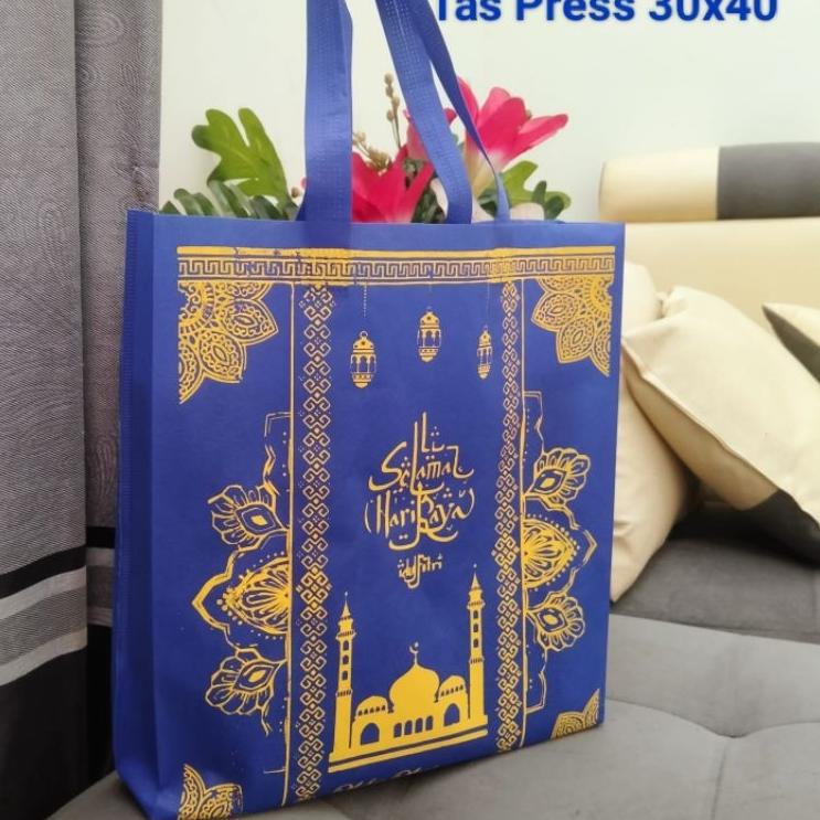 

Lebih Populer 1 lusin (isi 12 pcs) Tas Press Lebaran untuk parcel idul Fitri UK 30x40