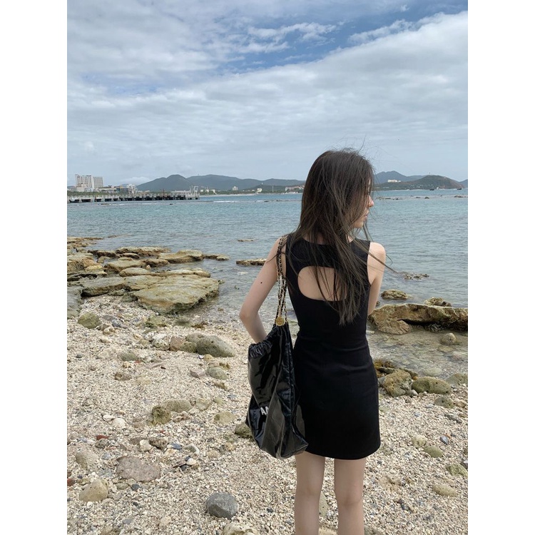 Red Musim Panas Baru Rompi Gaun Temperamen Tanpa Lengan Berongga Slim Gaun Hitam Kecil Slim Backless Hot Girl Bag Hip Rok