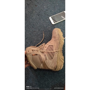 Sepatu Travel Pria Bekas