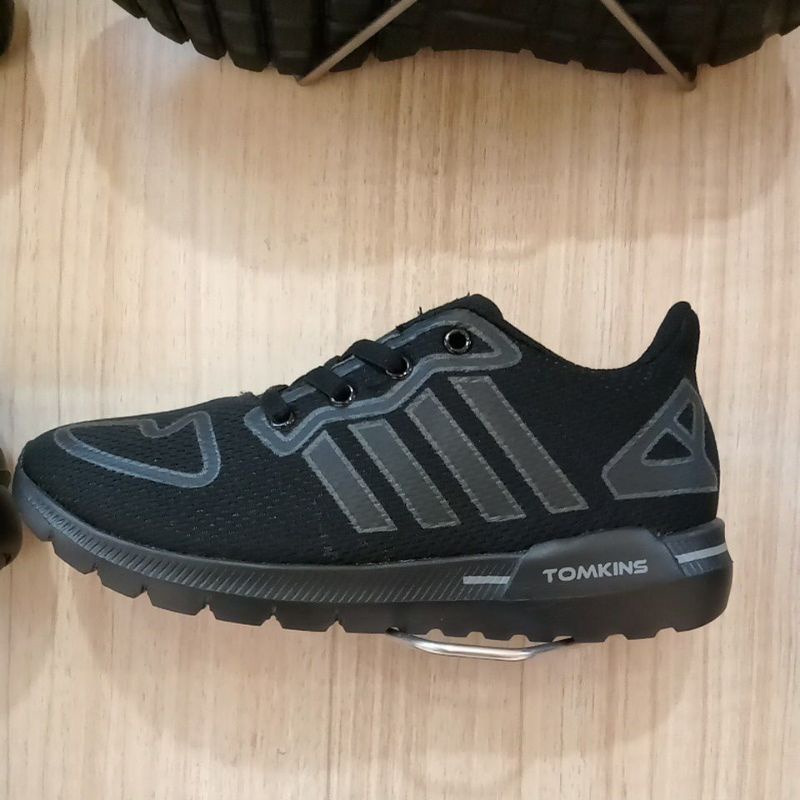 sepatu Tomkins sekolah