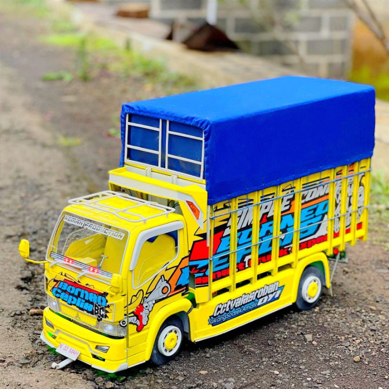 Miniatur Truk Oleng Canter Mbois Full Variasi Lampu Dan Terpal Terlaris
