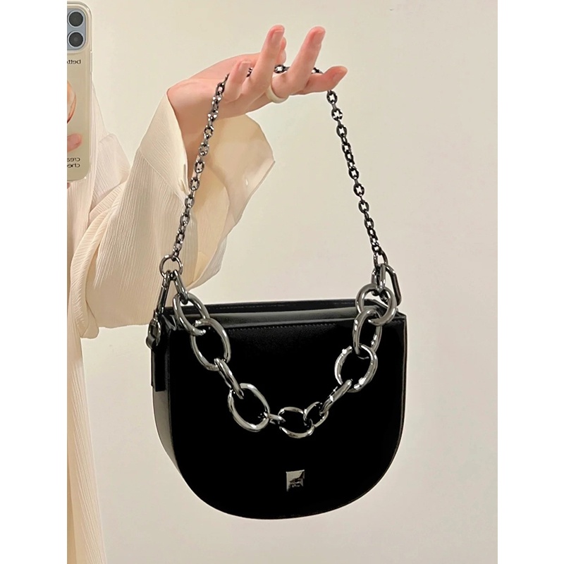 Red Tas sadel setengah lingkaran perempuan 2022 tas rantai ketiak gadis keren manis baru ins tas selempang high-end ceruk