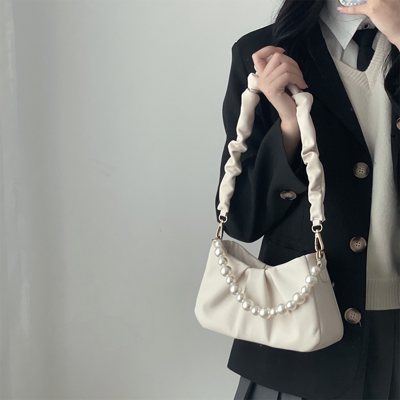 Red Tas Ketiak Tas Messenger Wanita 2022 Baru Musim Panas High-End Rasa Niche Lipit Cloud Tas All-Match Tas Bahu