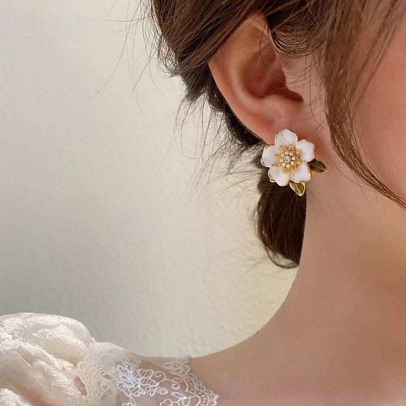 【Bayar di tempat】French Retro Berlian Imitasi Bunga Mutiara Kecil Segar Manis Anting Fashion