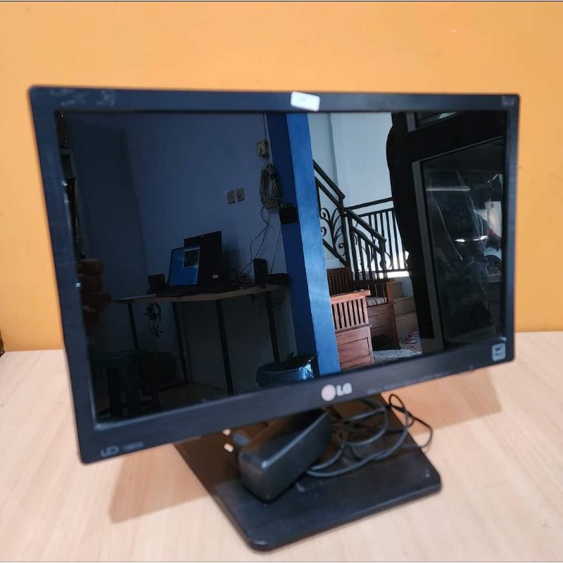 Monitor 16inch wide - lcd 16inch | monitor mulus seperti baru