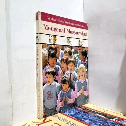 WIDYA WIYATA PERTAMA ANAK-ANAK MENGENAL MASYARAKAT