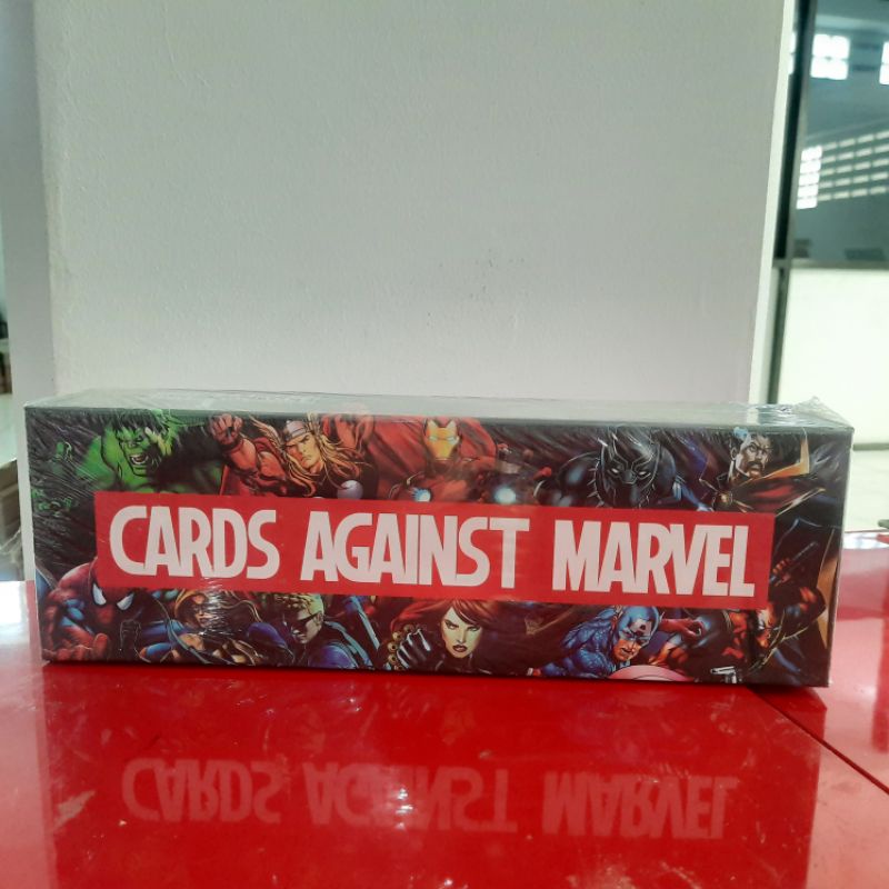 CARDS AGAINST MARVEL - BOARD GAME