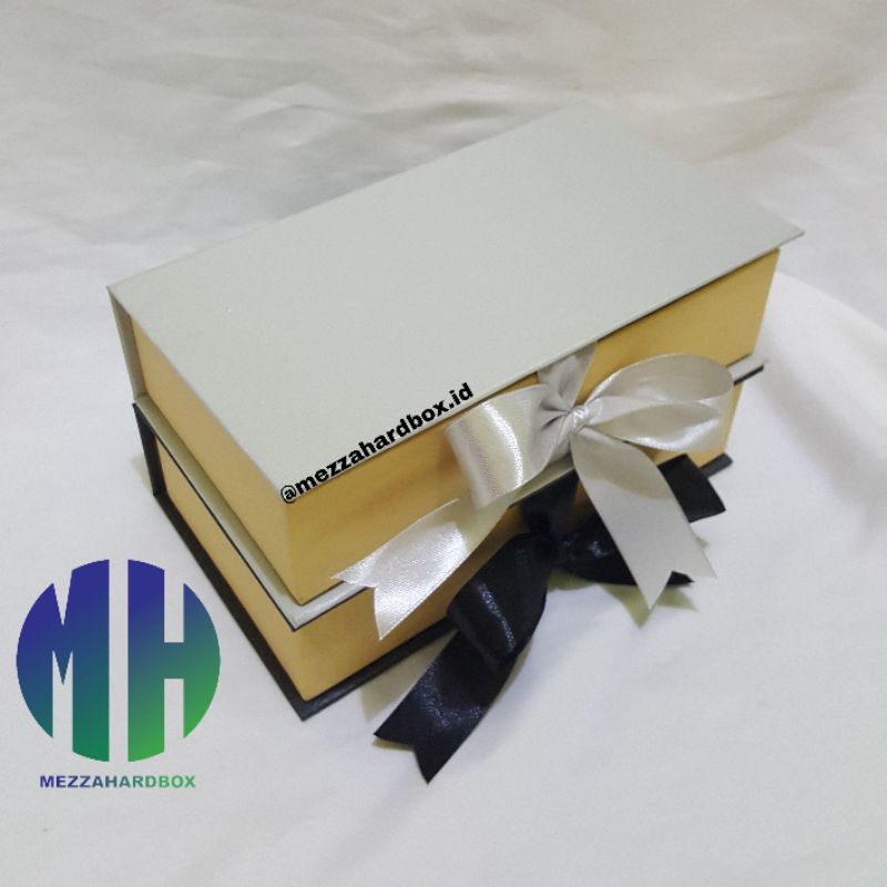 

Hardbox Custom Warna polos 20 x 11 x 5 giftbox / Box Hampers / Kotak Kado / sofenir