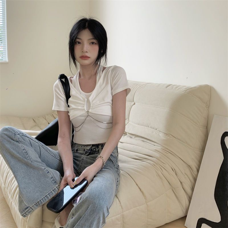 Red Palsu Dua Potong Menggantung Leher Lengan Pendek T-shirt Wanita In Tide Musim Panas 2022 Desain Baru Rasa Niche Pendek murni Keinginan Top