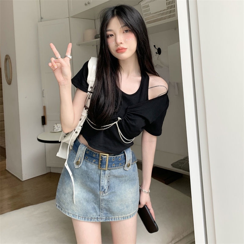 Red Palsu Dua Potong Menggantung Leher Lengan Pendek T-shirt Wanita In Tide Musim Panas 2022 Desain Baru Rasa Niche Pendek murni Keinginan Top