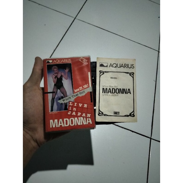 Kaset Pita Original Madonna Live in japan, Lengkap Booklet Lyrics