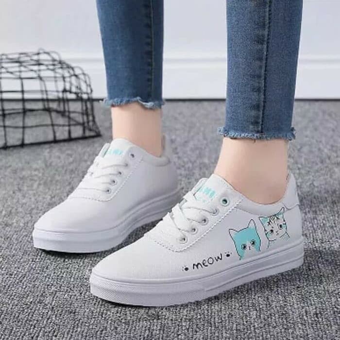 Sepatu sneaker wanita DV 73