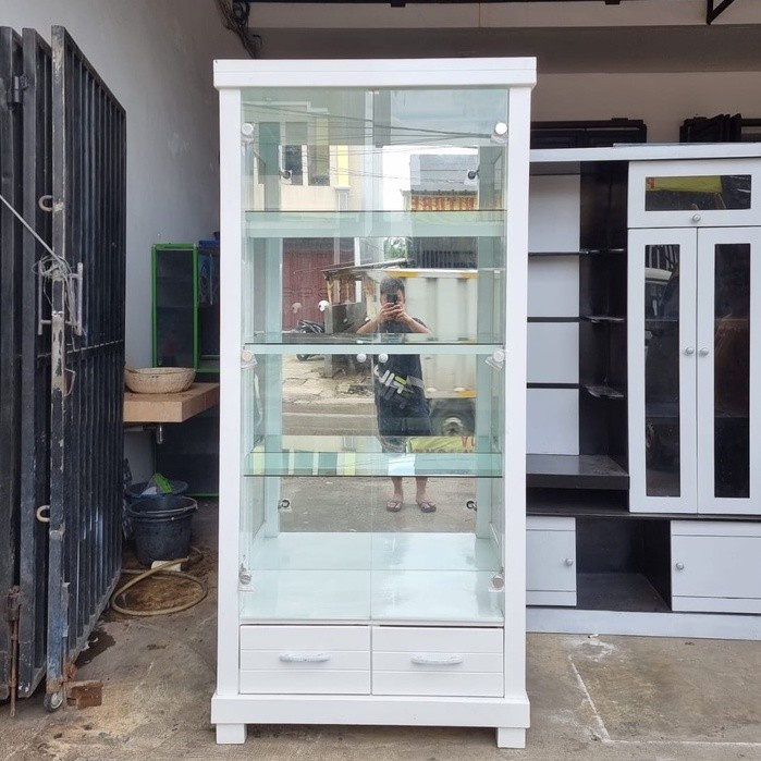 Pajangan Kaca 2 Pintu / Lemari Display / Showcase / Lemari Tas -Sherlyashope
