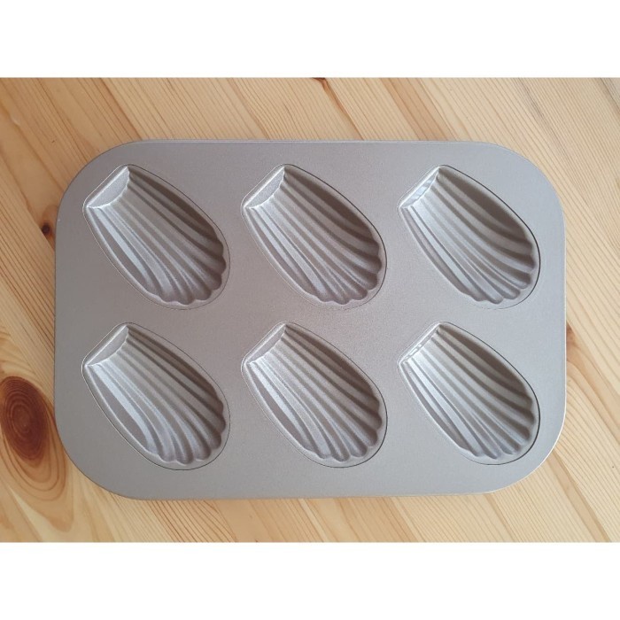 

Loyang Madeline 6 hole Warna Gold anti lengket