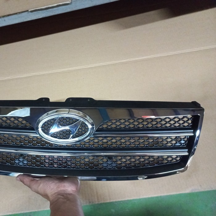 Grill hyundai avega