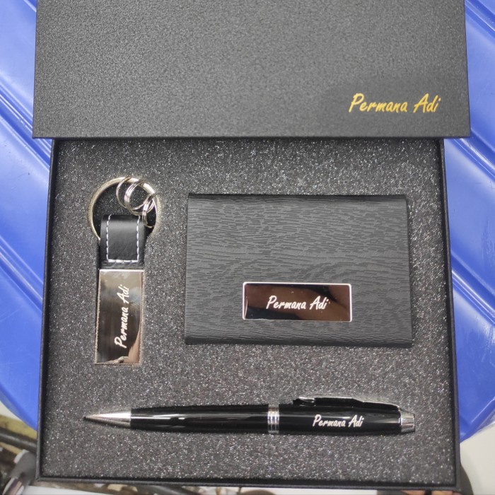 

Aurealiamall Premium Gift Set 3 In 1 (Gantungankunci Kotak , Pen & Name Card Case )