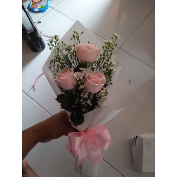 Buket bunga surabaya / bunga asli / buket mawar