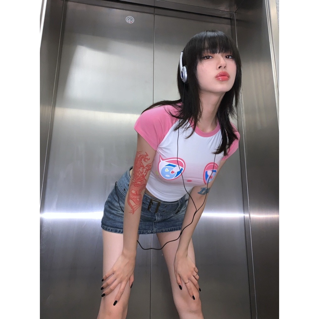 Red cartoon box original design different pupil pink bear series hot girl short t-shirt with navel