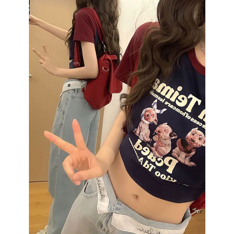 Red American Retro Warna Kontras Lengan Pendek T-shirt Wanita Musim Panas Bagian Pendek Slim Slim Tingkat Tinggi Temperamen Kasual All-Match atasan