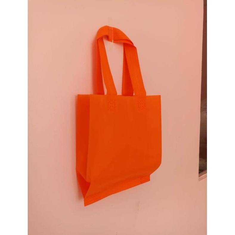 

Sale 7.7 (Lusinan)Goodie bag Tali 20x26x8 - Tas spundbond-tas hampers