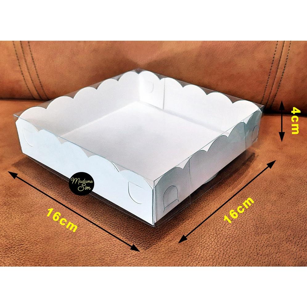 

Terbaru BOX MIKA PUTIH - DUS KUE - KOTAK - KARDUS 16x16x4 (ISI : 10 PCS)